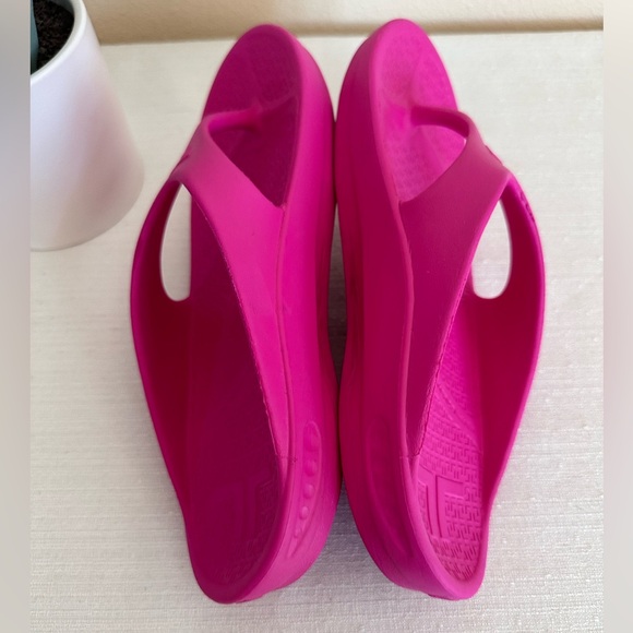 Telic Pink Flamingo Arch Support Pain Relief Energy Flip Flops Medium - Picture 7 of 11